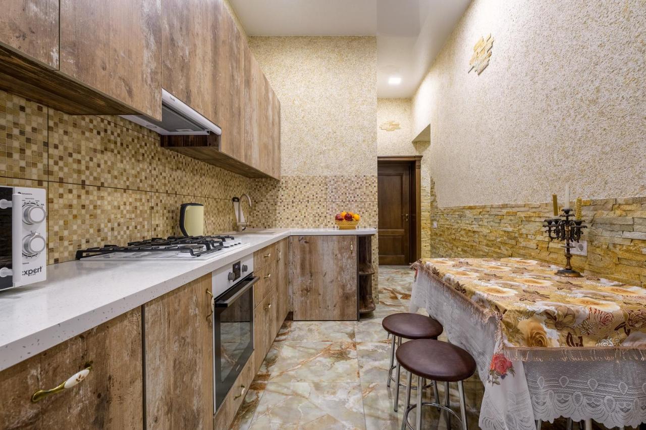 Noviy Svit 4 Apartments Lwów Zewnętrze zdjęcie