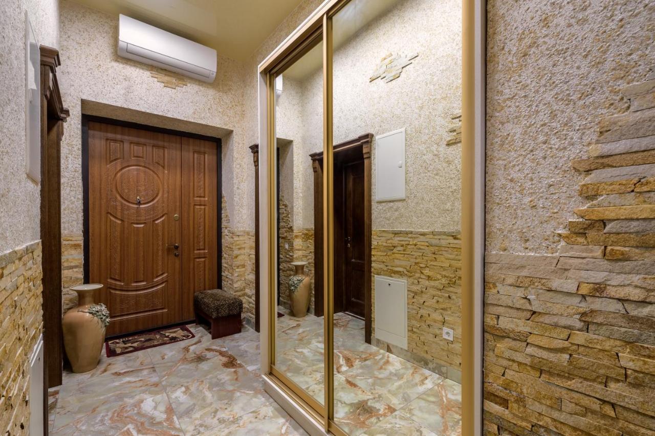 Noviy Svit 4 Apartments Lwów Zewnętrze zdjęcie